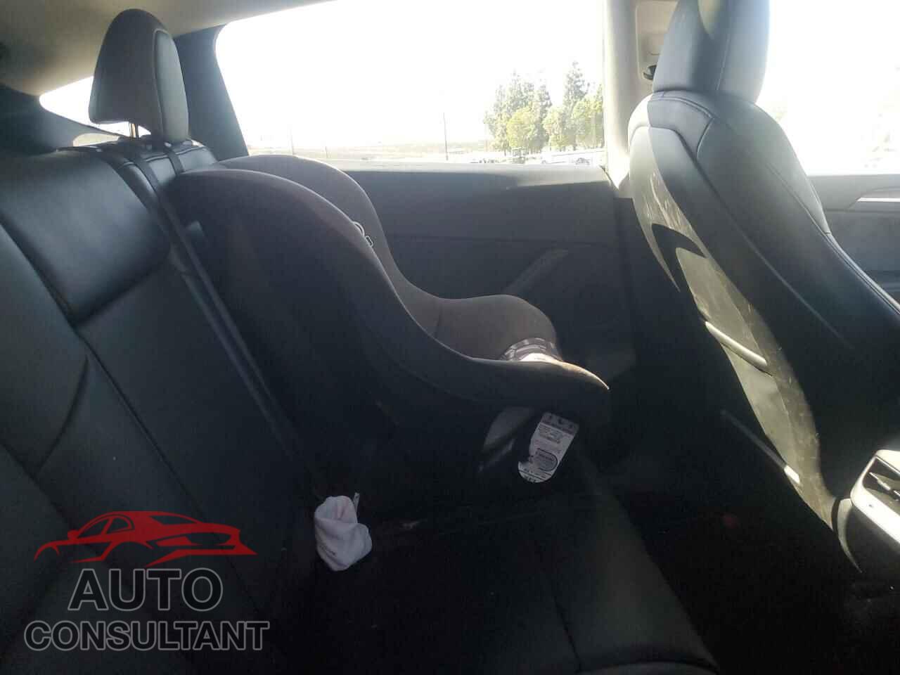 TESLA MODEL Y 2024 - 7SAYGAEE0RF078479