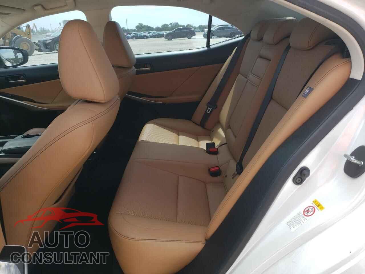 LEXUS IS 2018 - JTHBA1D20J5082984