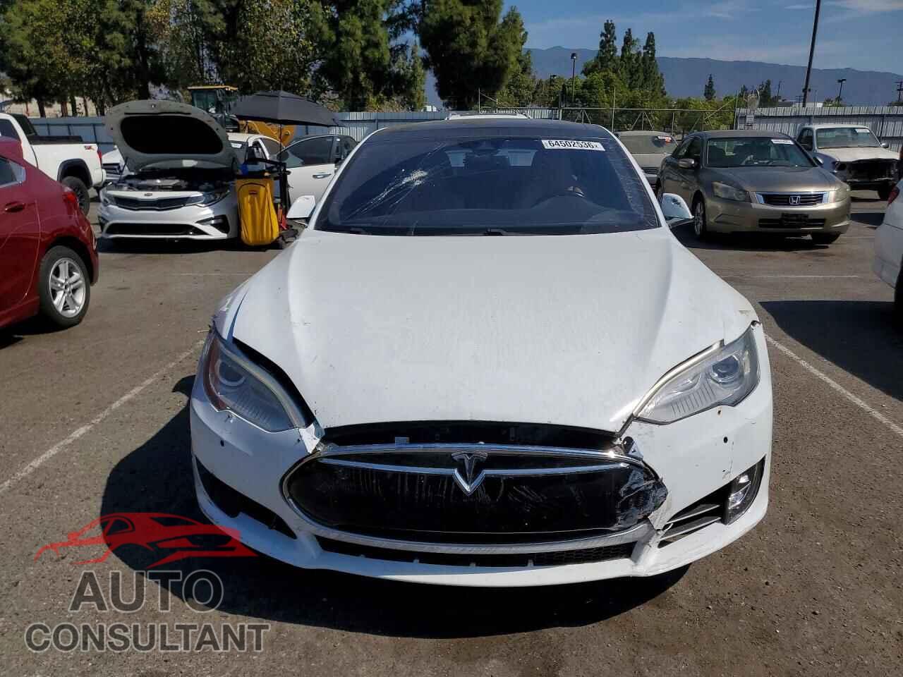 TESLA MODEL S 2015 - 5YJSA1E12FF115562