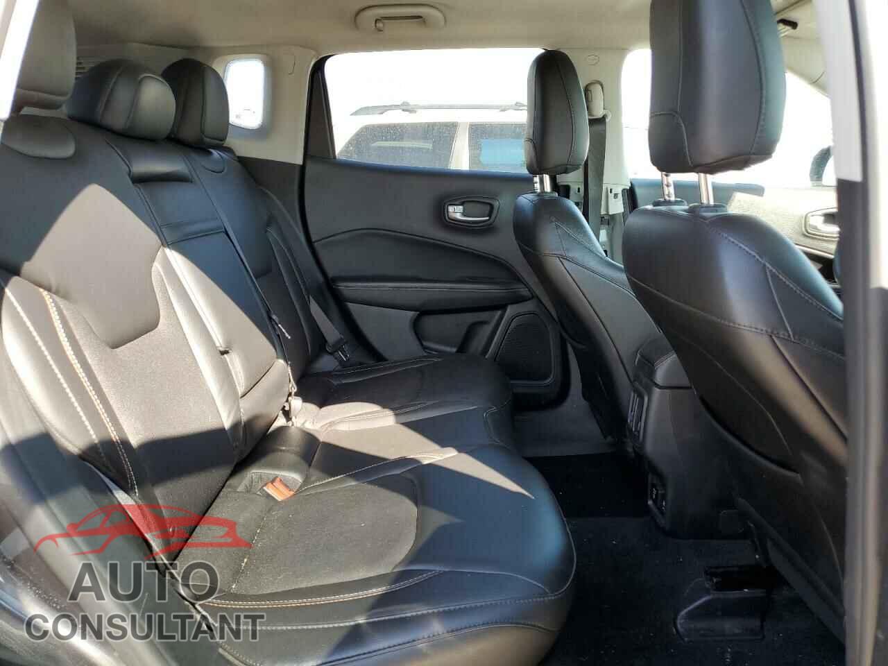 JEEP COMPASS 2018 - 3C4NJDBB1JT315242