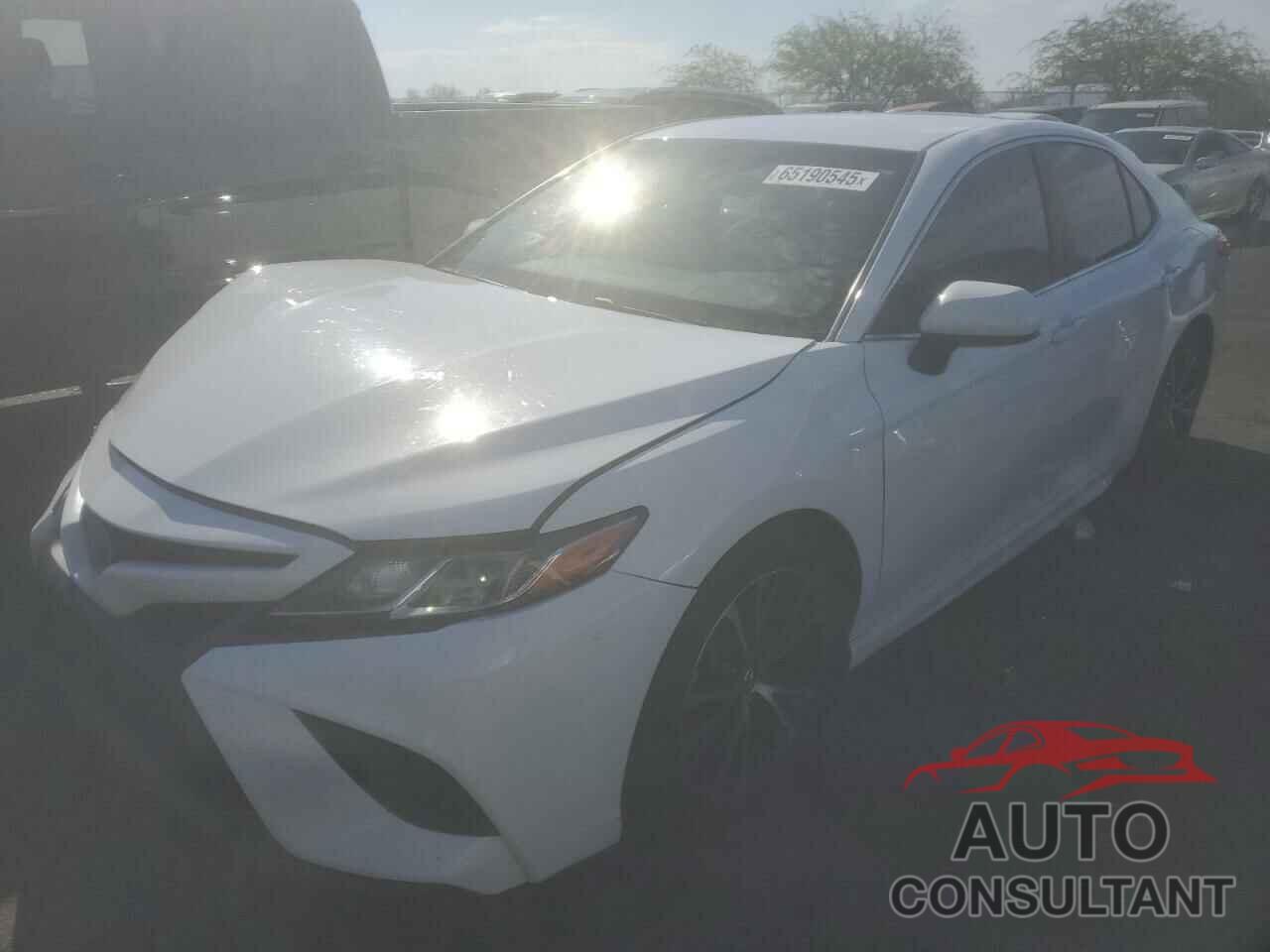 TOYOTA CAMRY 2018 - 4T1B11HK1JU572072