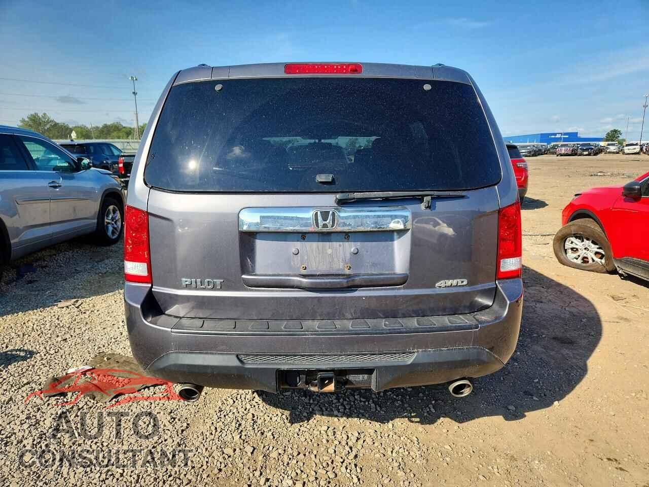 HONDA PILOT 2015 - 5FNYF4H50FB064493