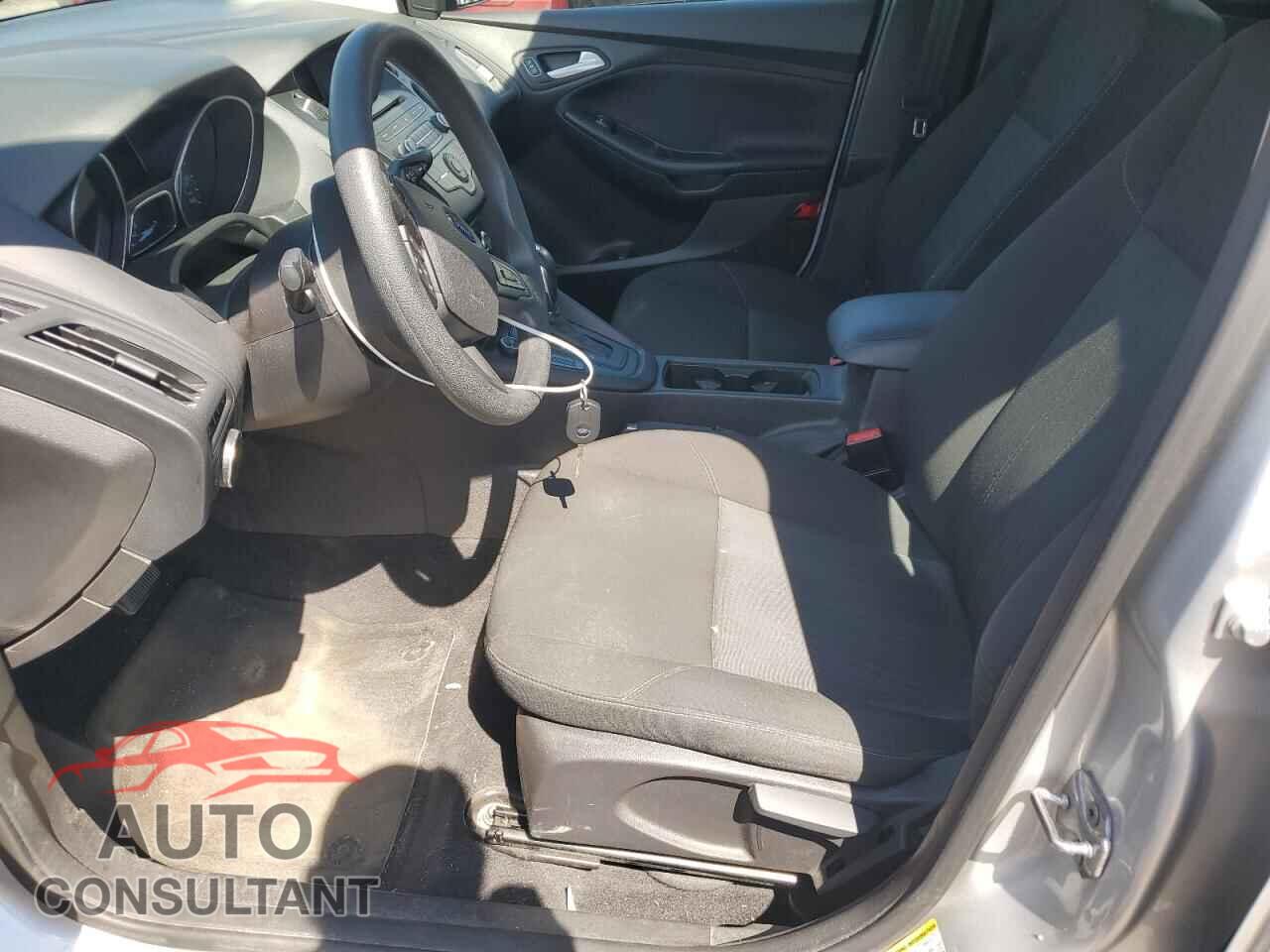 FORD FOCUS 2015 - 1FADP3F25FL367691