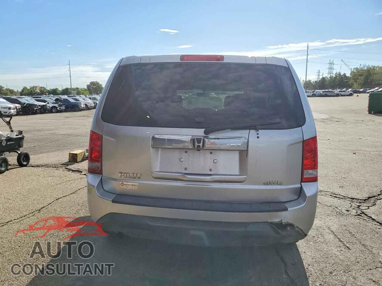 HONDA PILOT 2013 - 5FNYF4H23DB008132