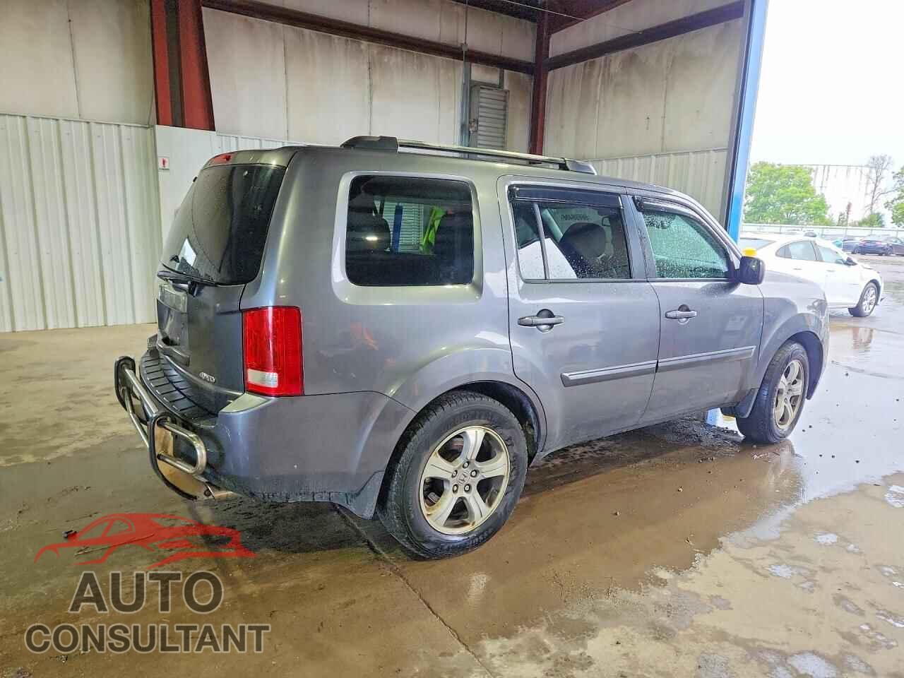 HONDA PILOT 2015 - 5FNYF4H51FB007106