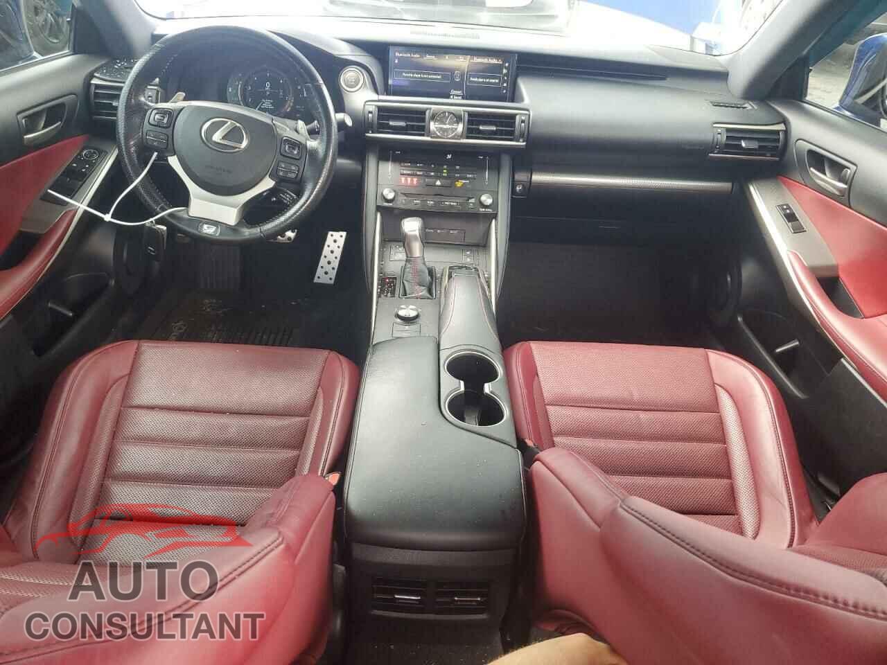 LEXUS IS 2018 - JTHC81D22J5026111