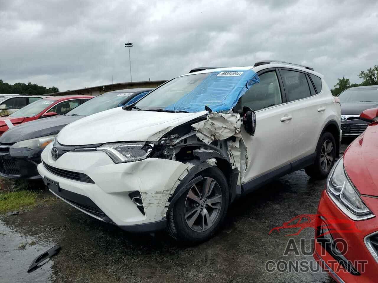 TOYOTA RAV4 2017 - JTMRFREV7HJ162857