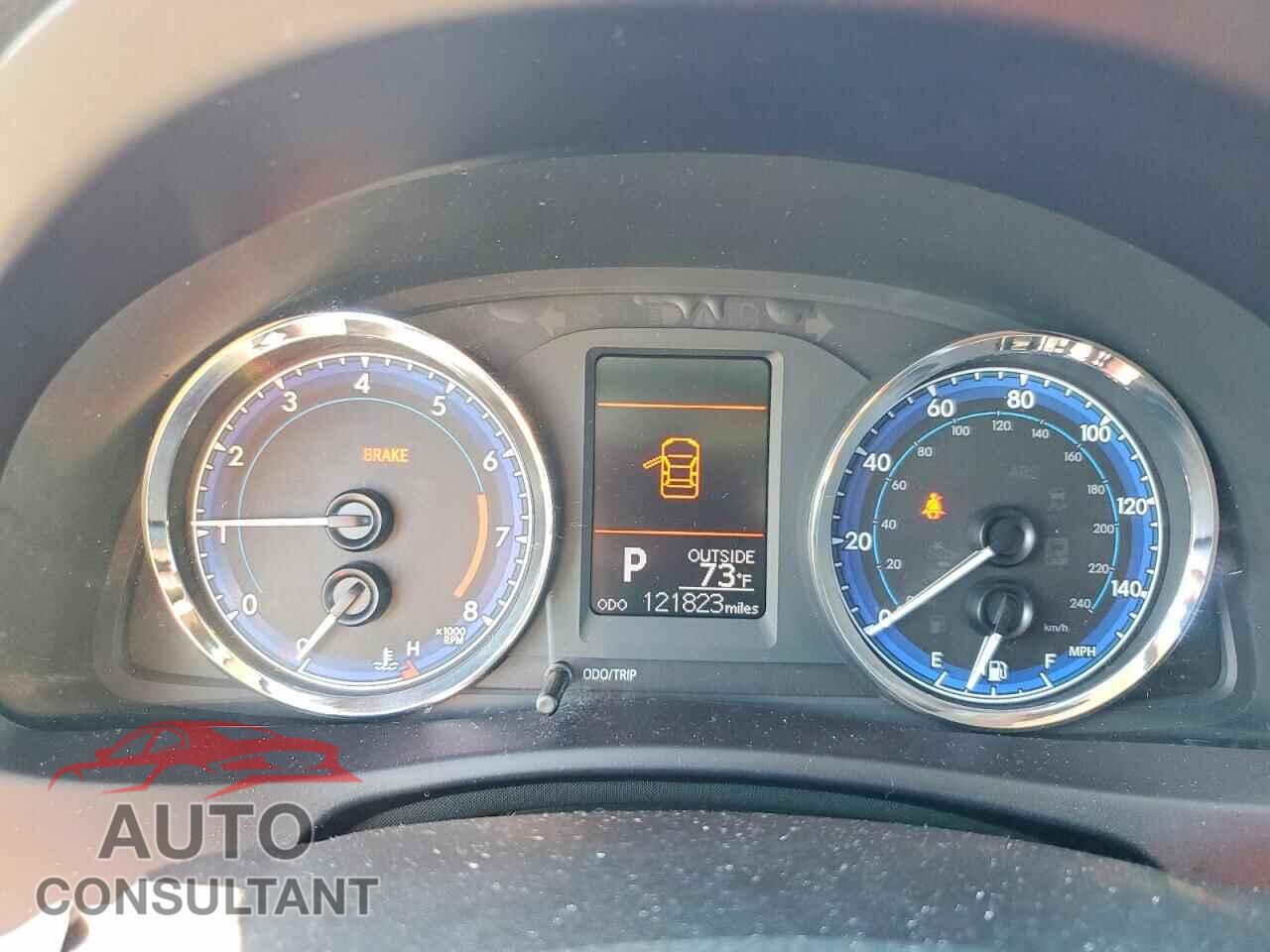 TOYOTA COROLLA 2018 - 5YFBURHE2JP837180