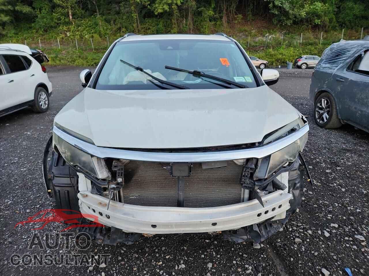 HONDA PILOT 2017 - 5FNYF6H94HB030736