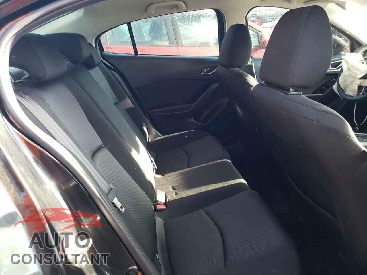MAZDA 3 2018 - 3MZBN1U76JM166364