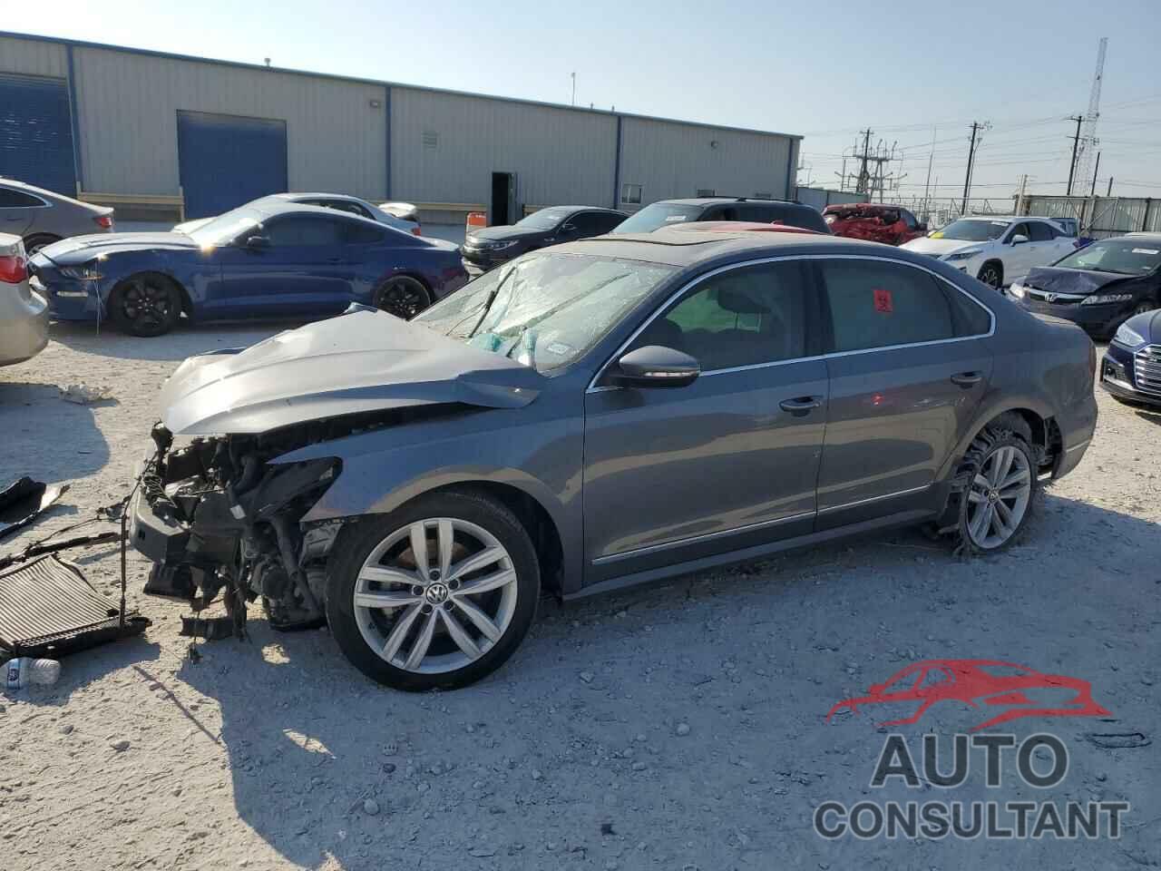 VOLKSWAGEN PASSAT 2018 - 1VWCA7A39JC003049