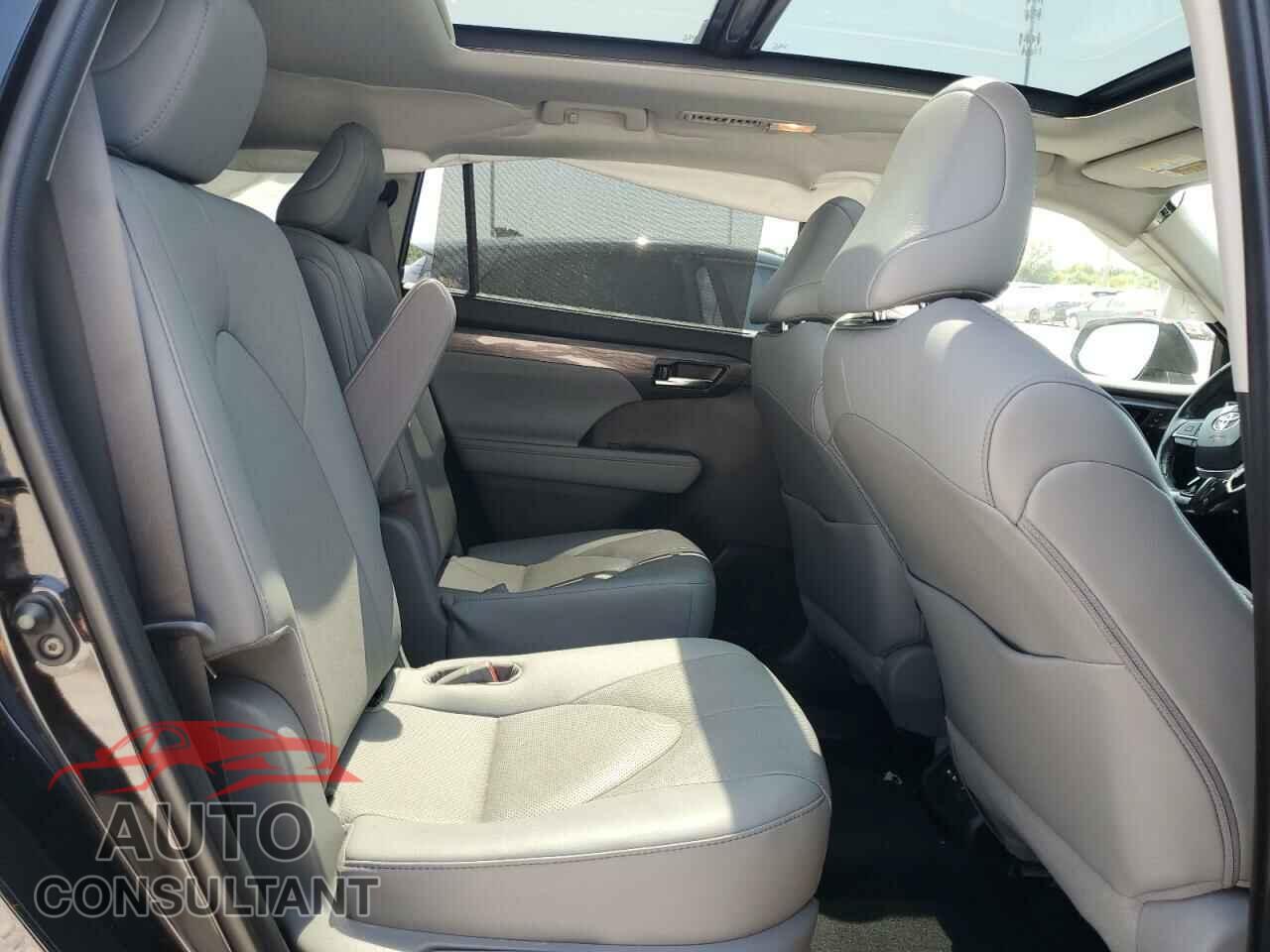 TOYOTA HIGHLANDER 2021 - 5TDEBRCHXMS031815