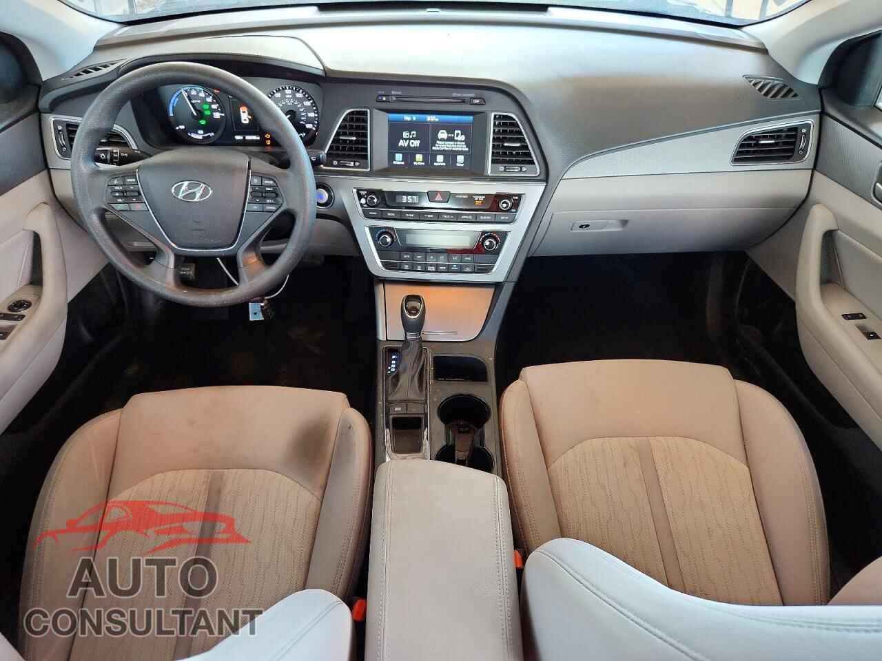 HYUNDAI SONATA 2017 - KMHE24L3XHA063427