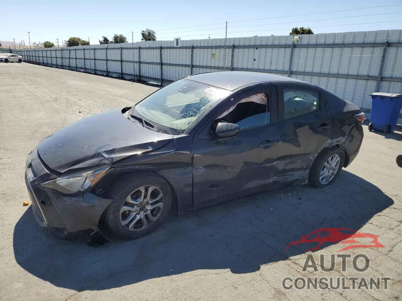 TOYOTA YARIS 2017 - 3MYDLBYV8HY172414