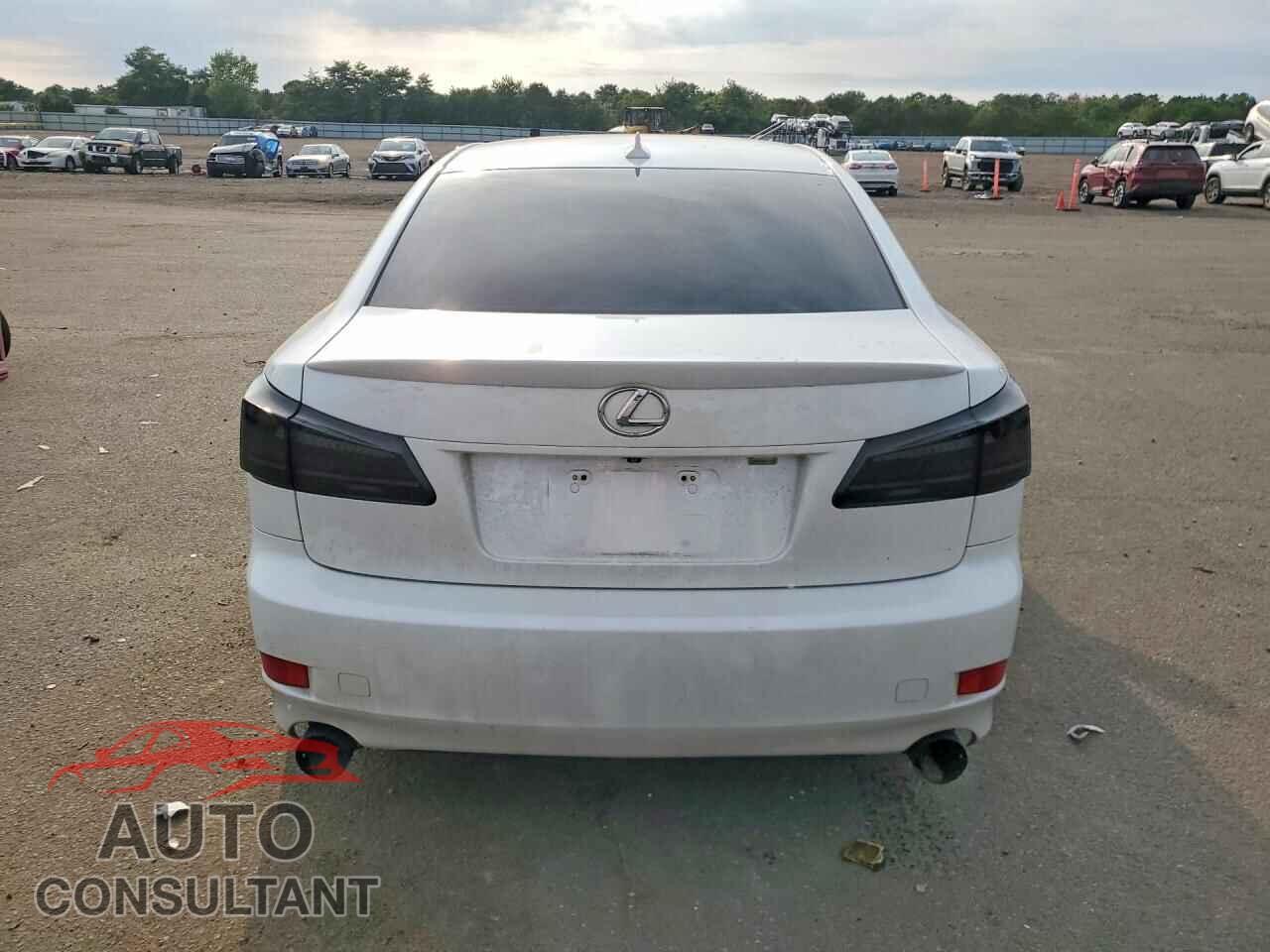 LEXUS IS 2013 - JTHCF5C28D5061979