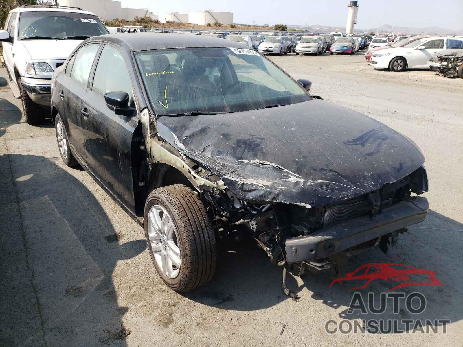 VOLKSWAGEN JETTA 2018 - 3VW2B7AJXJM259352