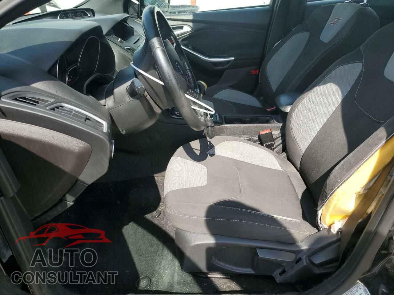 FORD FOCUS 2016 - 1FADP3L99GL350198