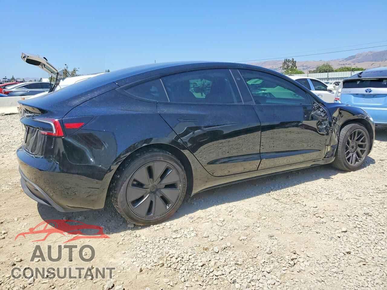 TESLA MODEL 3 2025 - 5YJ3E1EA8SF941562