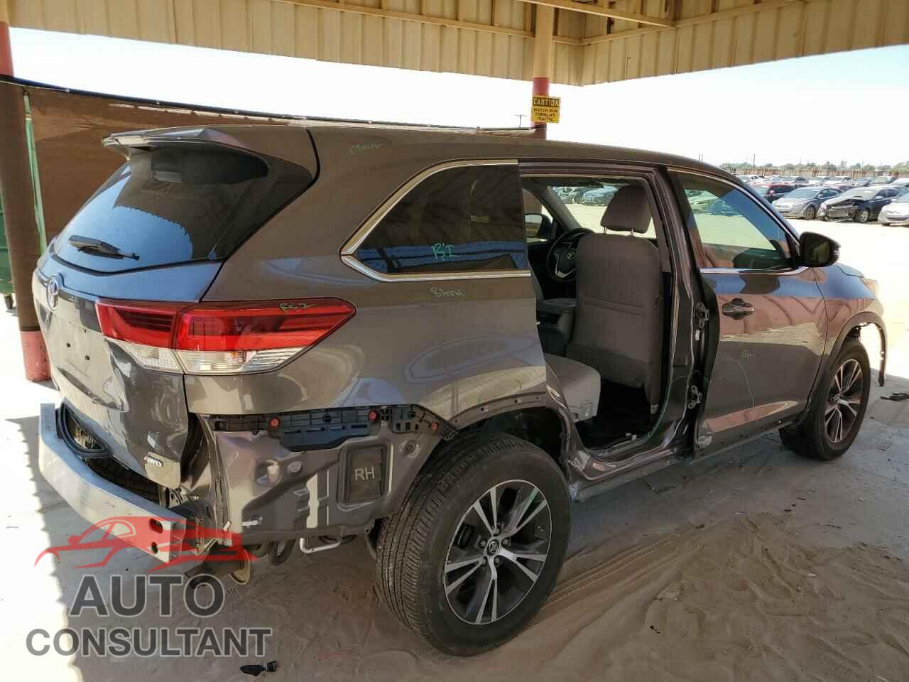 TOYOTA HIGHLANDER 2018 - 5TDBZRFH8JS488645