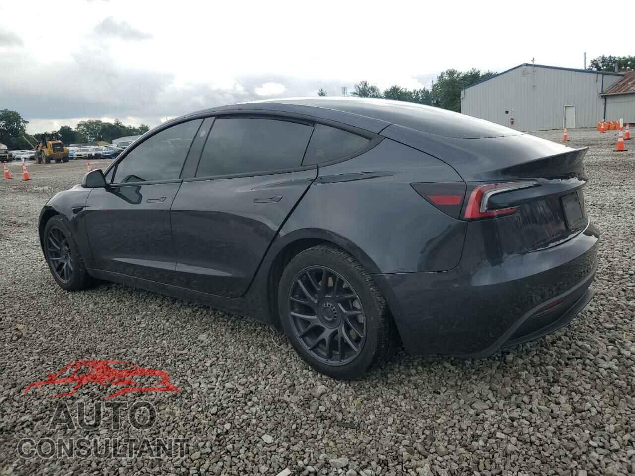 TESLA MODEL 3 2024 - 5YJ3E1EA5RF717028