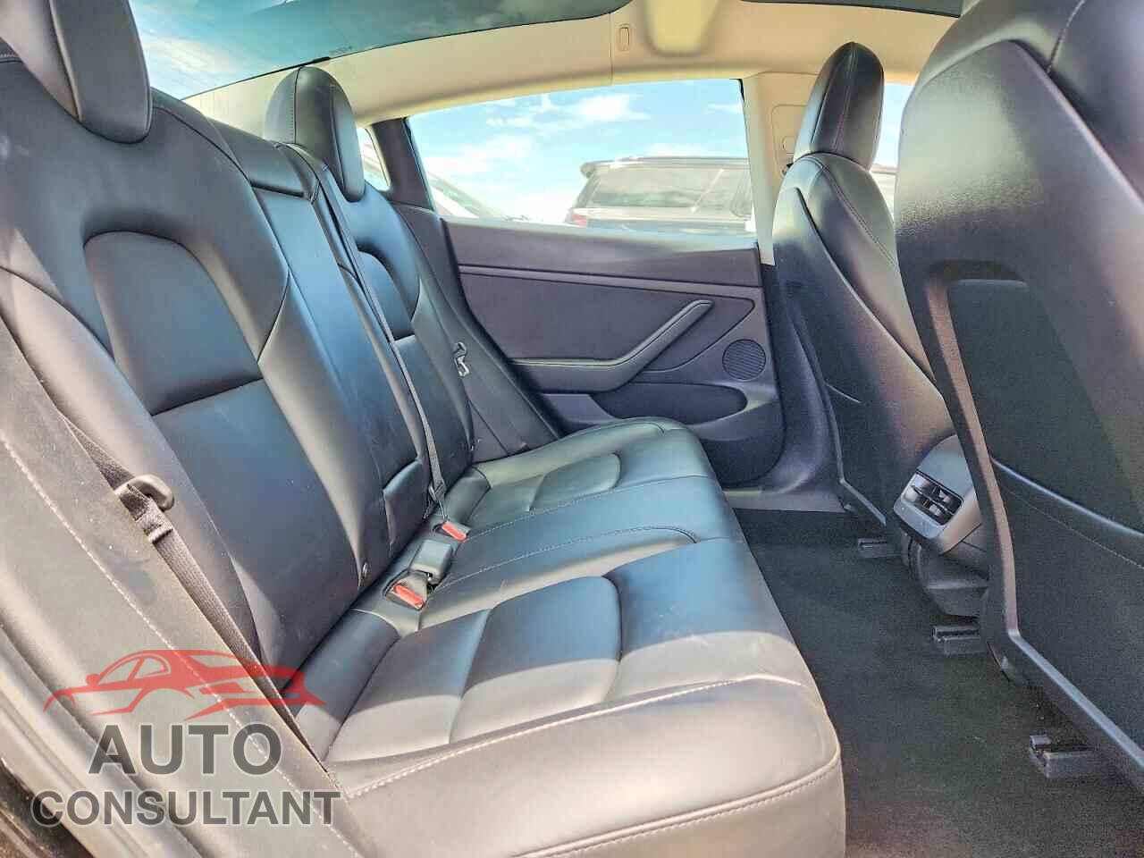 TESLA MODEL 3 2021 - 5YJ3E1EA5MF084037