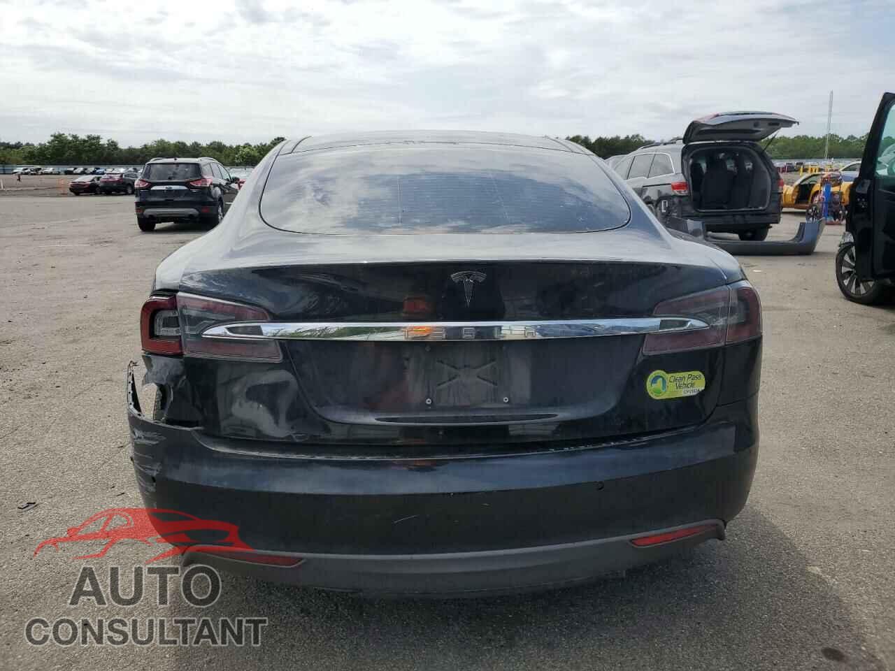 TESLA MODEL S 2015 - 5YJSA1E13FF111052