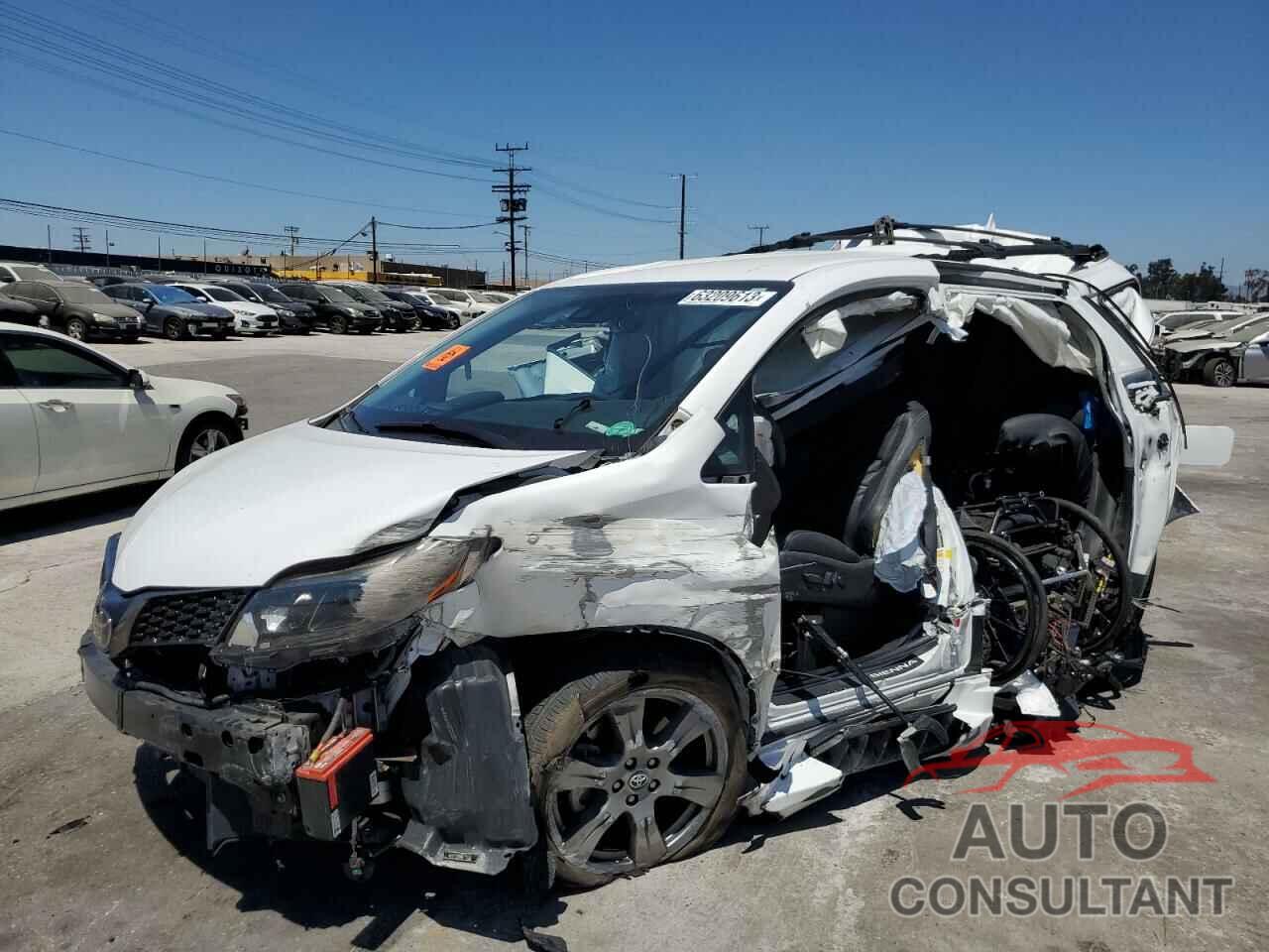 TOYOTA SIENNA 2018 - 5TDXZ3DC3JS923324