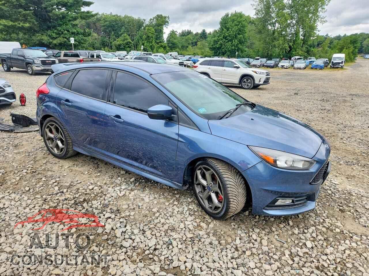 FORD FOCUS 2018 - 1FADP3L96JL208155