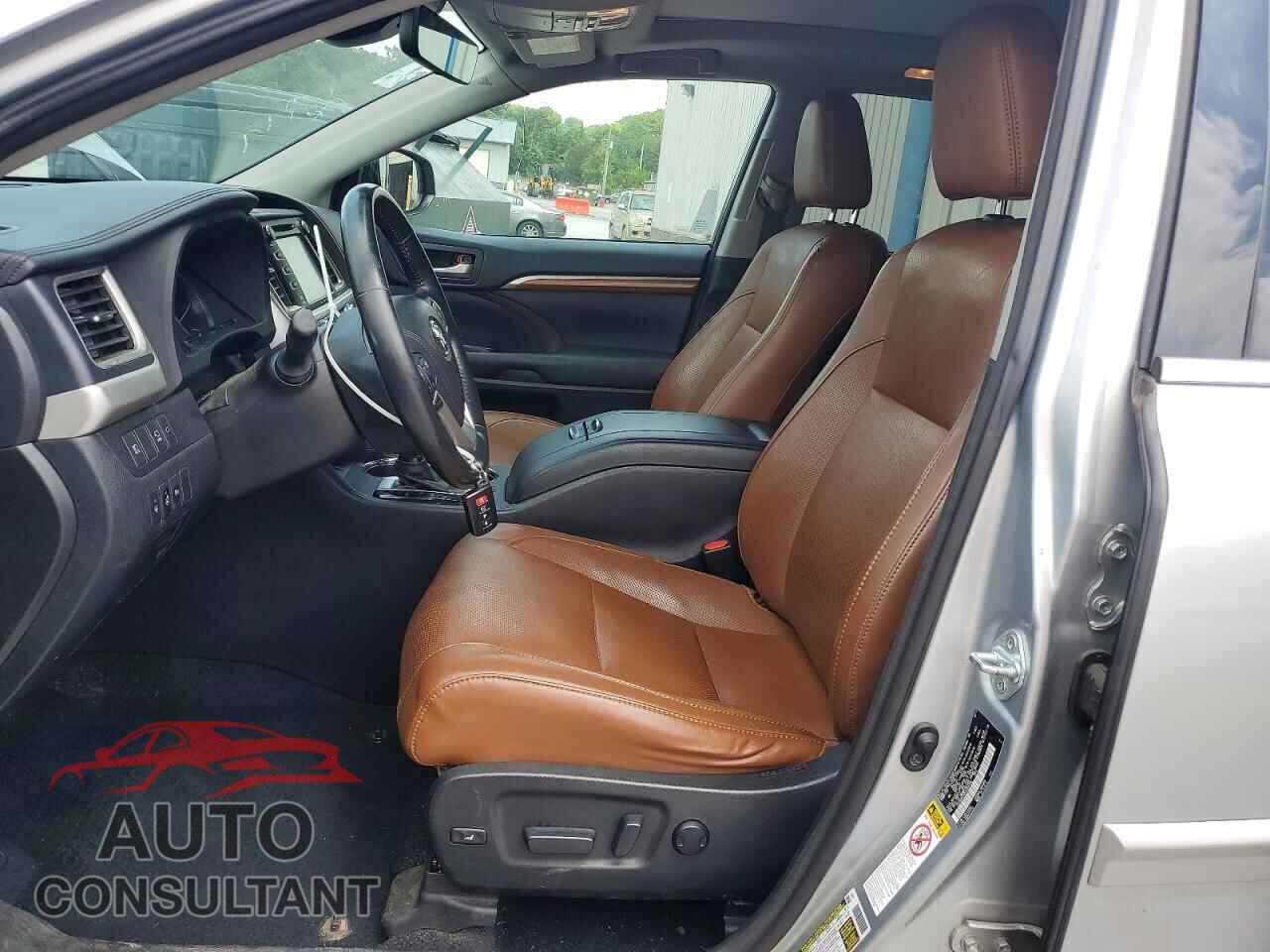 TOYOTA HIGHLANDER 2017 - 5TDDGRFHXHS024006