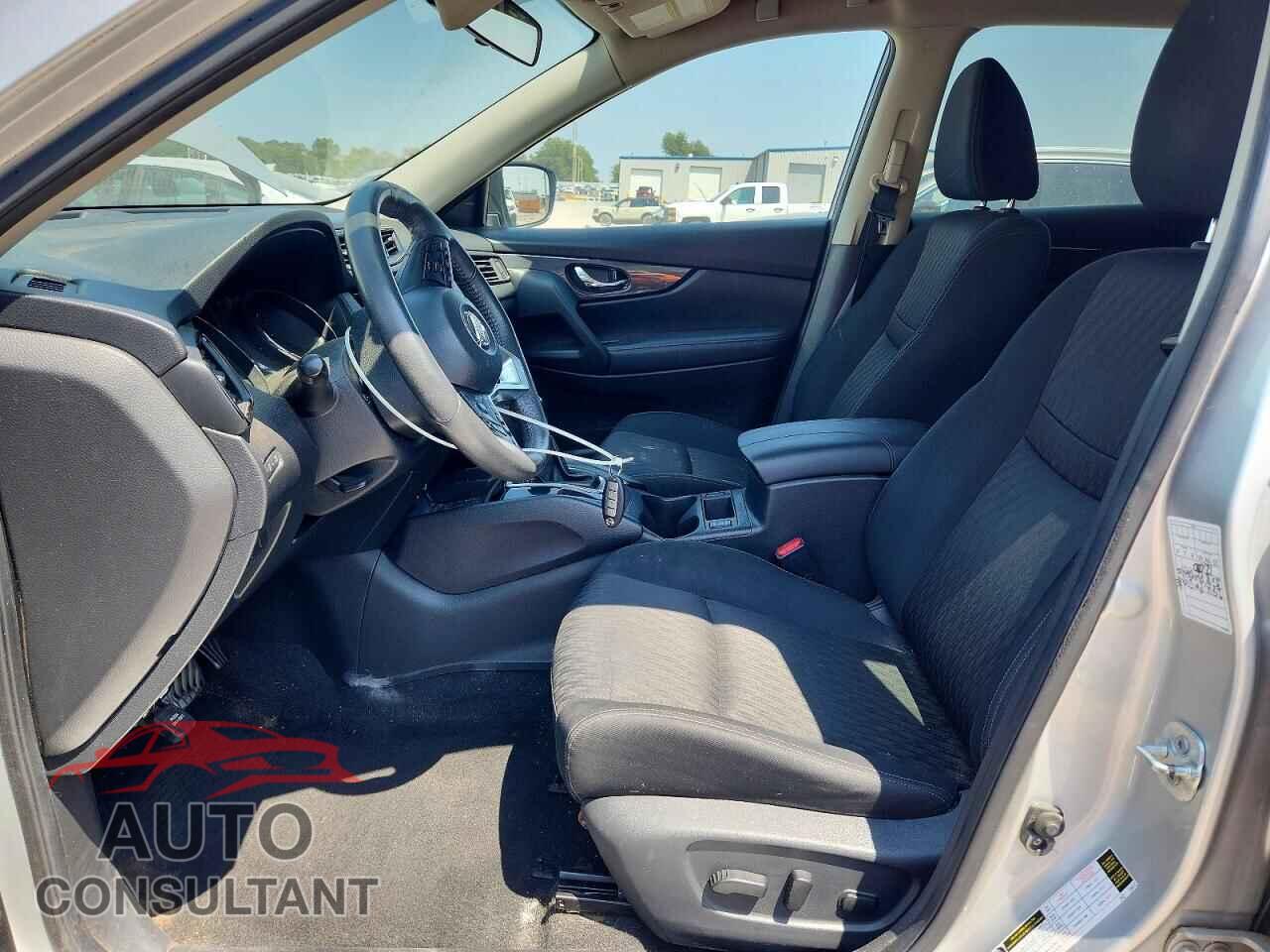 NISSAN ROGUE 2017 - KNMAT2MT8HP564669