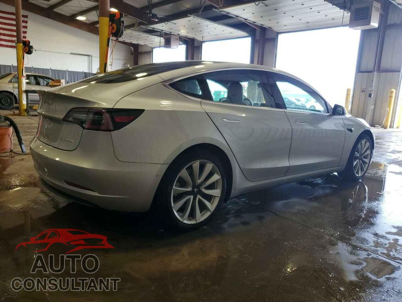 TESLA MODEL 3 2018 - 5YJ3E1EB2JF121470