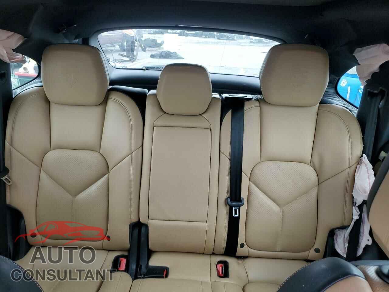 PORSCHE CAYENNE 2017 - WP1AA2A23HKA87341