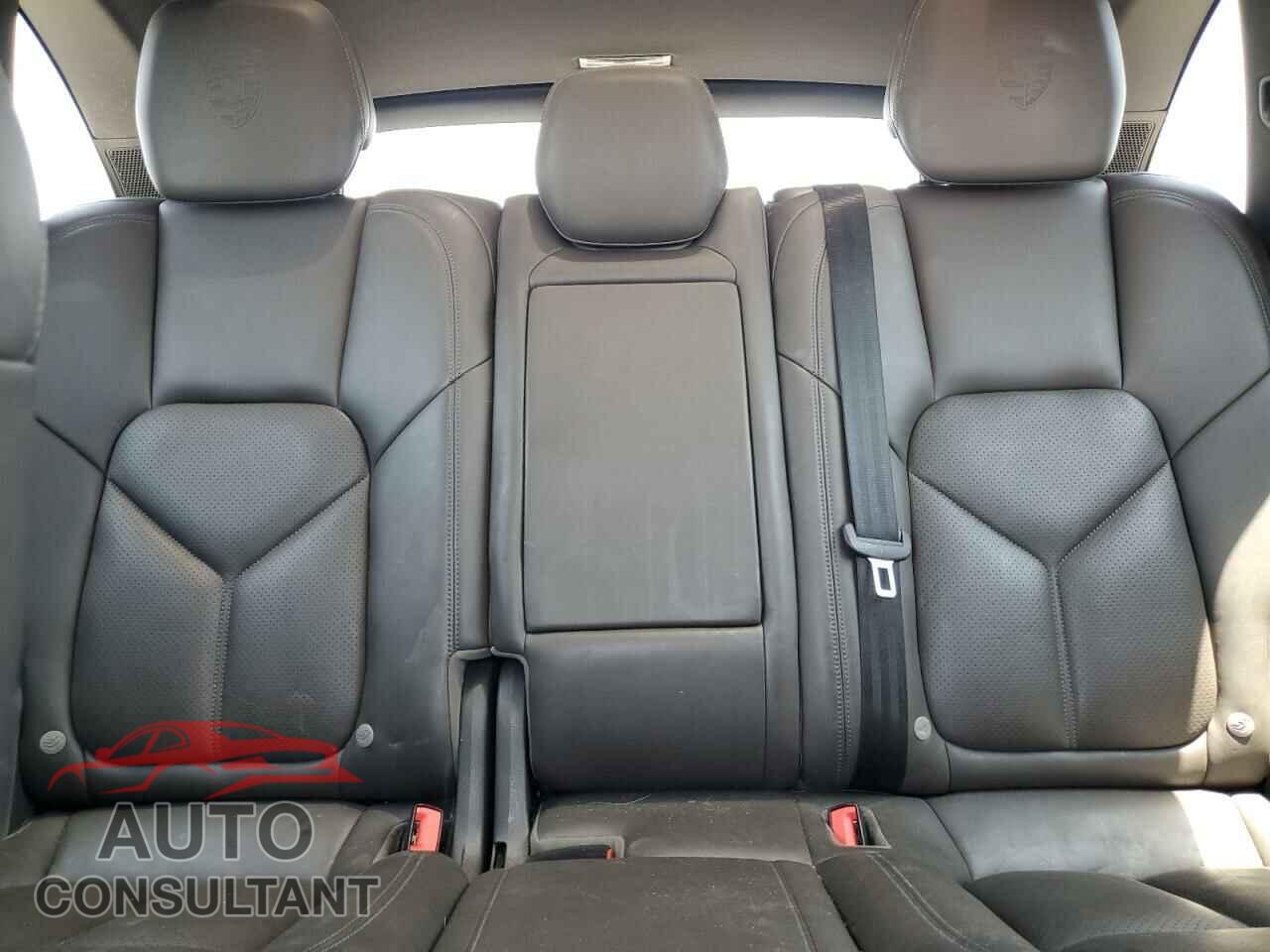 PORSCHE CAYENNE 2018 - WP1AA2A25JKA01954