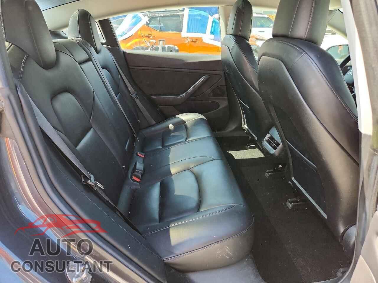 TESLA MODEL 3 2018 - 5YJ3E1EA5JF024013
