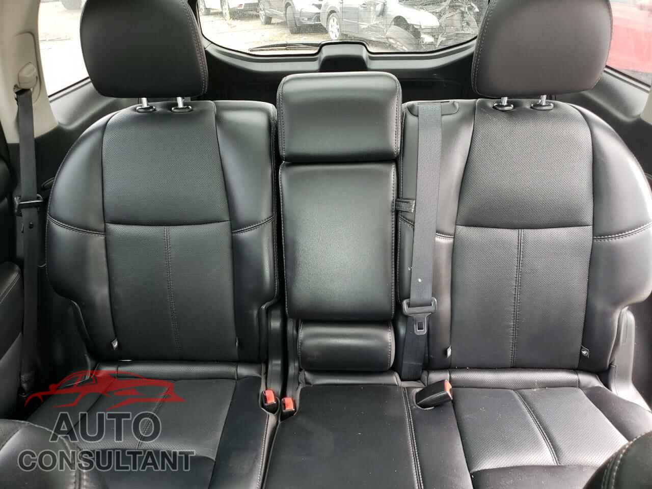 NISSAN PATHFINDER 2017 - 5N1DR2MM6HC623385