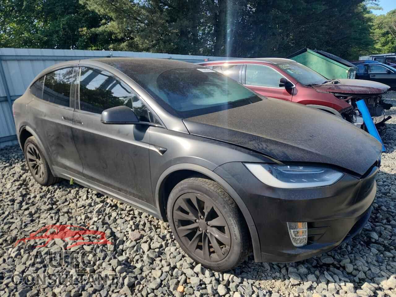 TESLA MODEL X 2017 - 5YJXCBE21HF070096