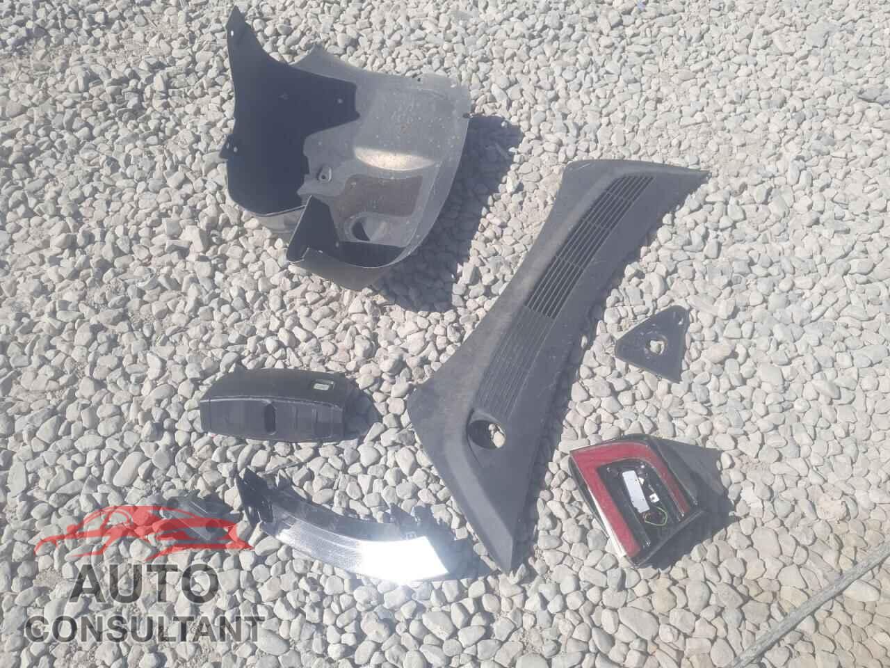 TESLA MODEL 3 2019 - 5YJ3E1EB5KF496755