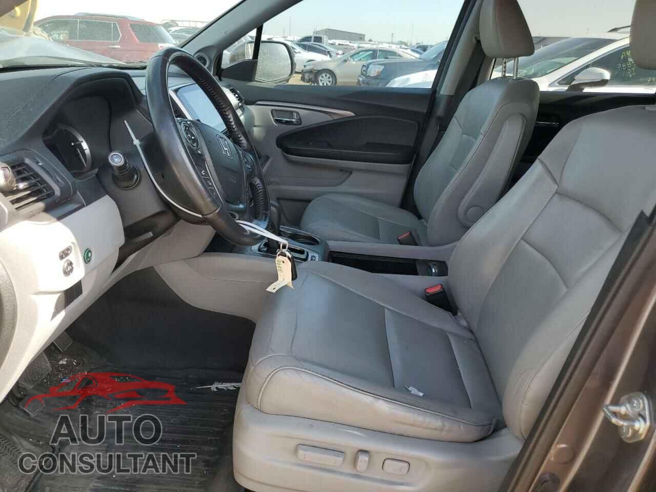 HONDA PILOT 2017 - 5FNYF6H53HB076913