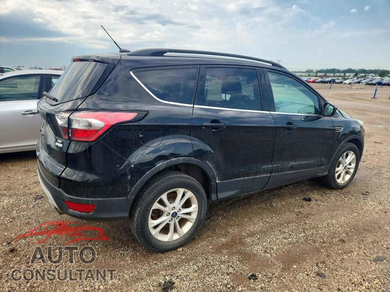 FORD ESCAPE 2017 - 1FMCU0GD2HUC22596