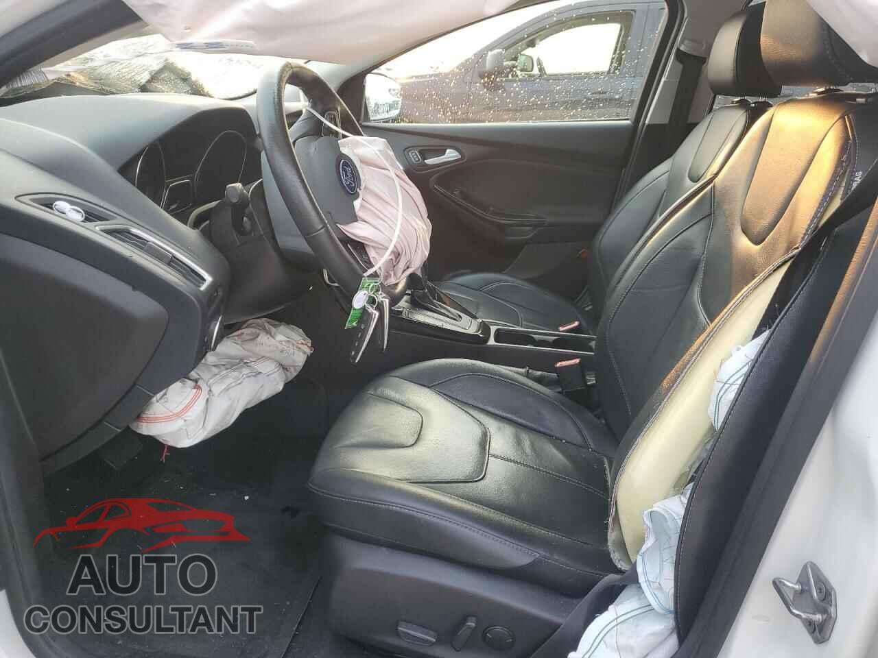 FORD FOCUS 2017 - 1FADP3N24HL341264