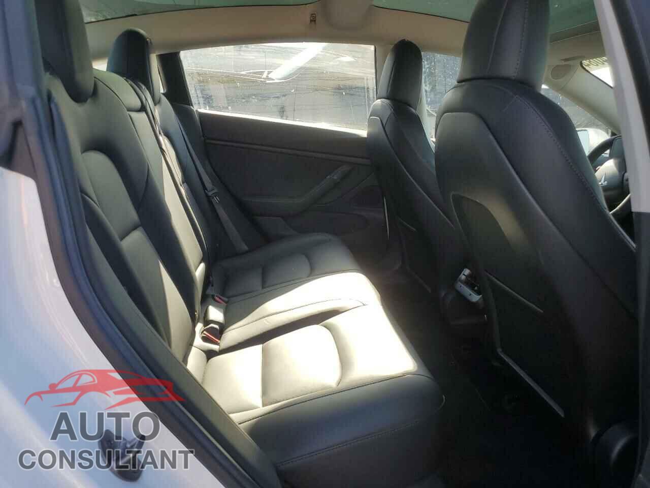 TESLA MODEL 3 2018 - 5YJ3E1EB0JF110323