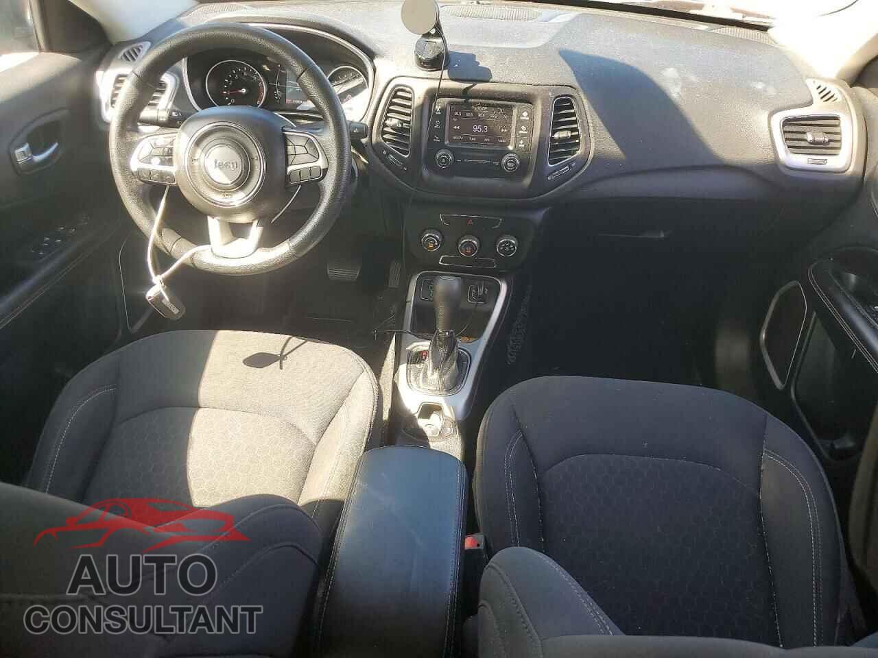 JEEP COMPASS 2018 - 3C4NJCAB7JT122539