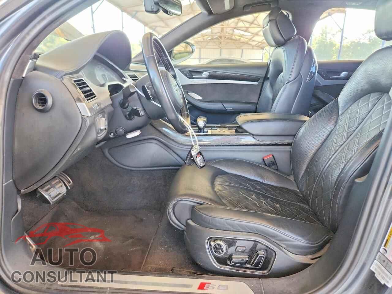 AUDI S8 2013 - WAUD2AFD1DN033932