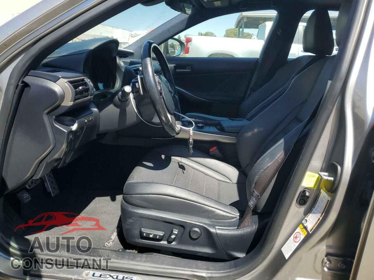 LEXUS IS 2017 - JTHBA1D22H5043856
