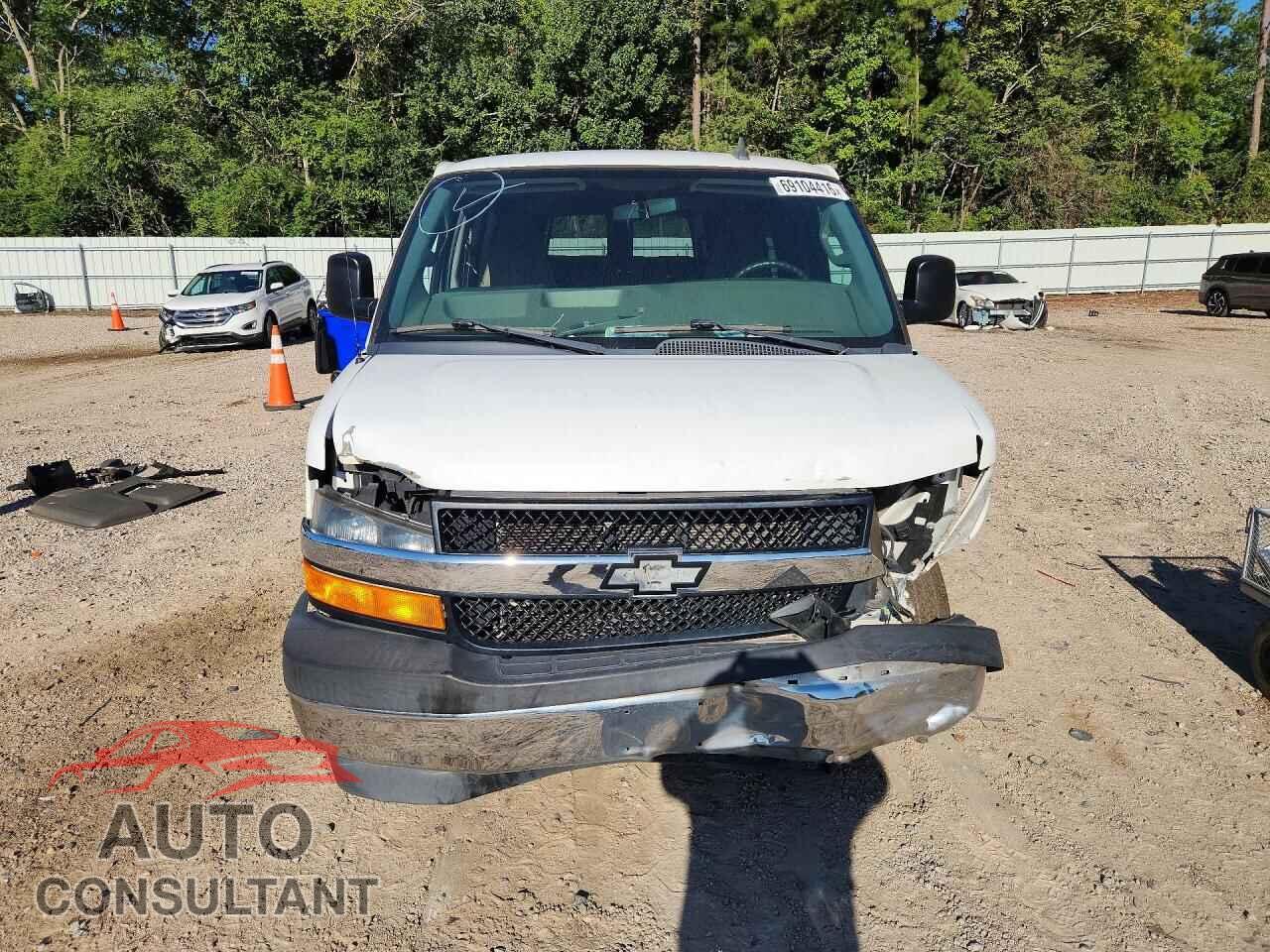 CHEVROLET EXPRESS 2017 - 1GAZGPFG6H1231077