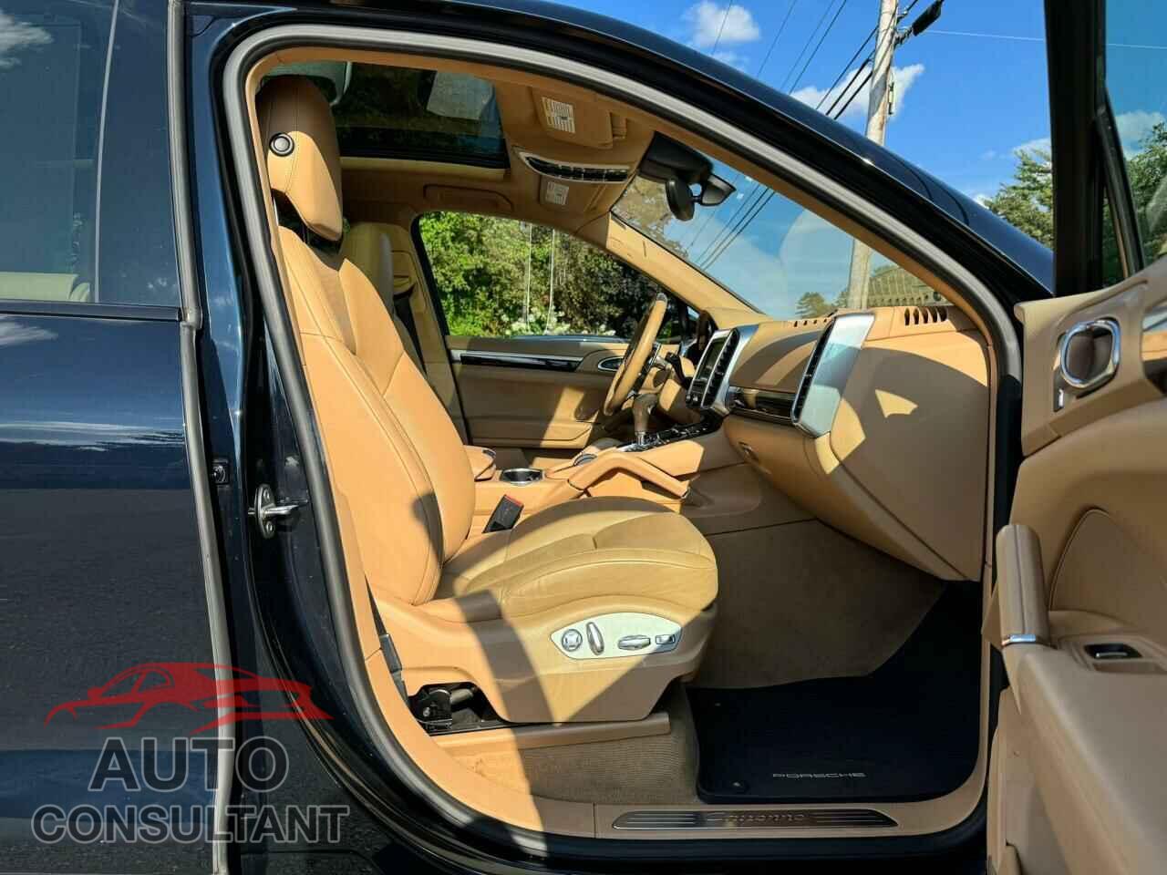 PORSCHE CAYENNE 2016 - WP1AA2A24GLA02872