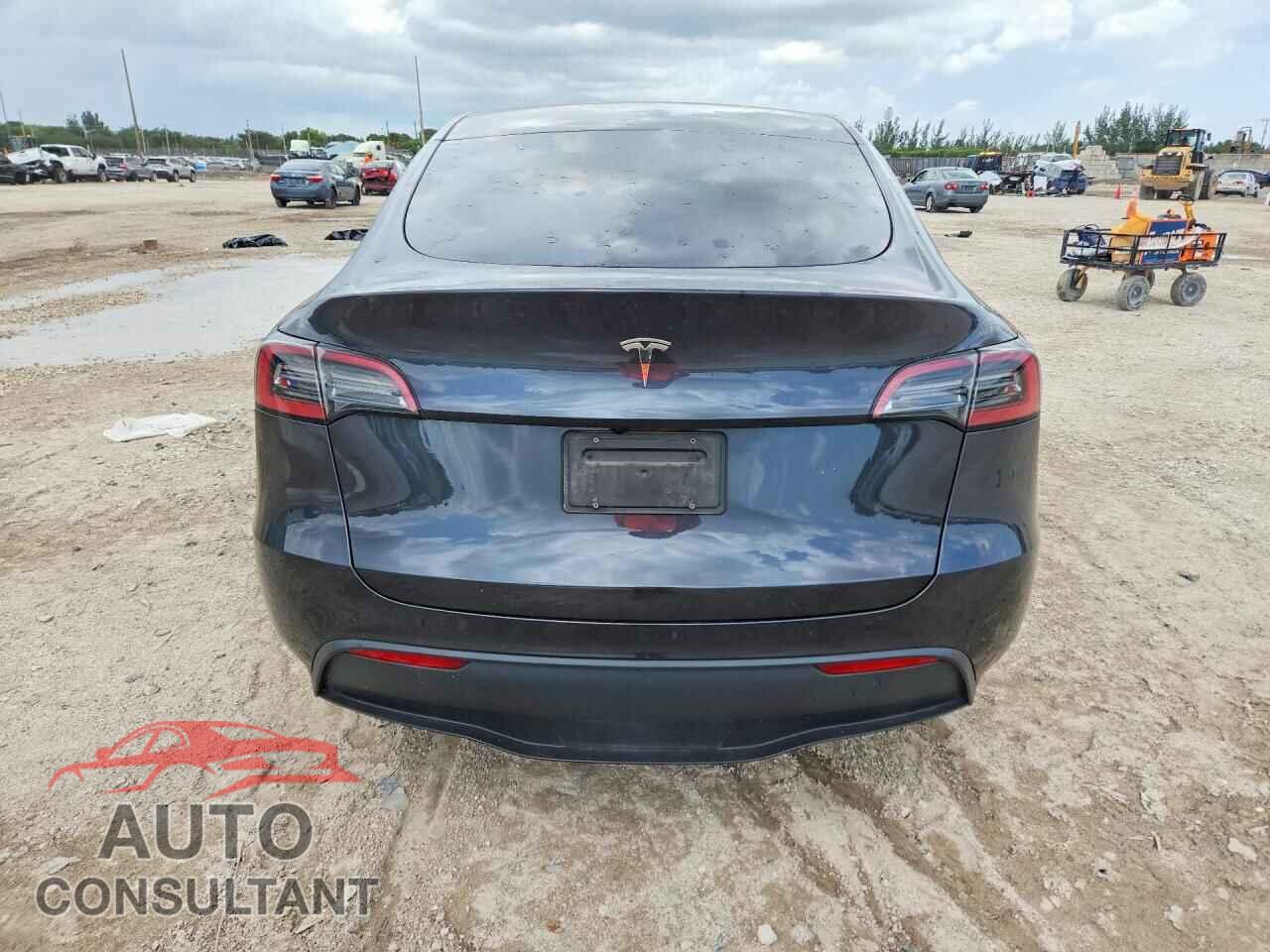 TESLA MODEL Y 2024 - 7SAYGDEE5RA218511