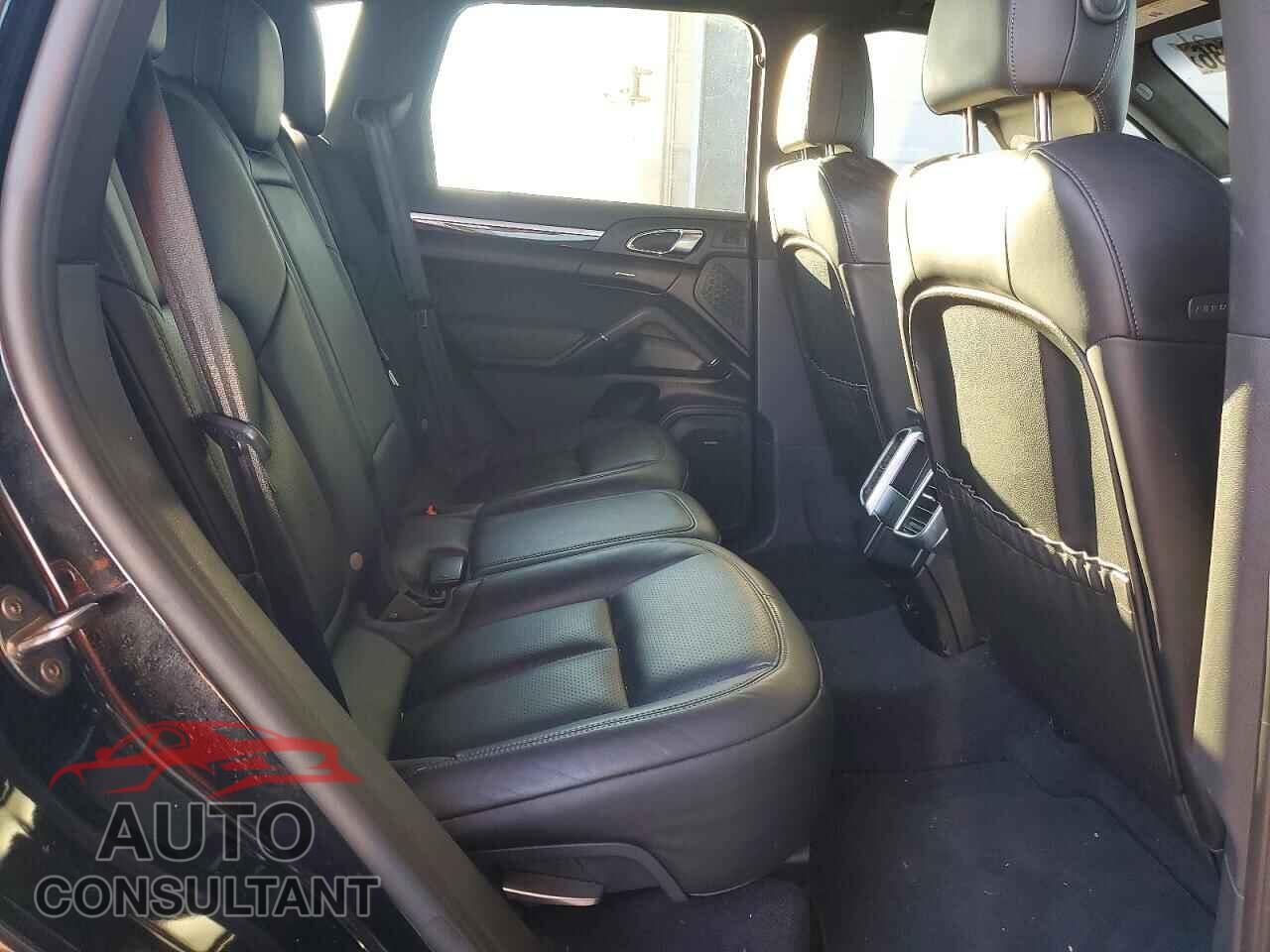 PORSCHE CAYENNE 2016 - WP1AA2A2XGKA09668