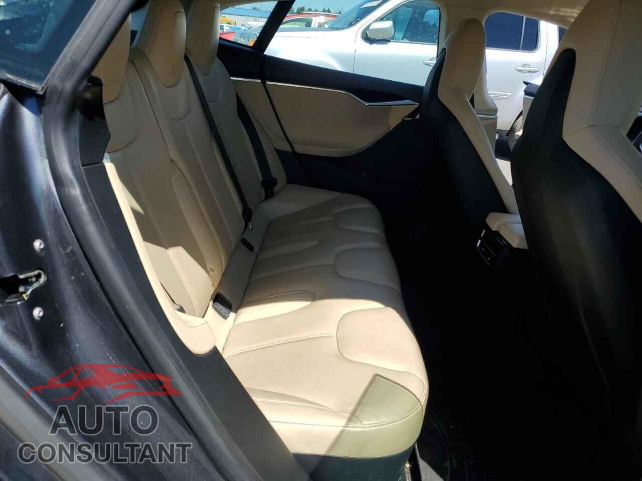 TESLA MODEL S 2015 - 5YJSA1S28FF084752