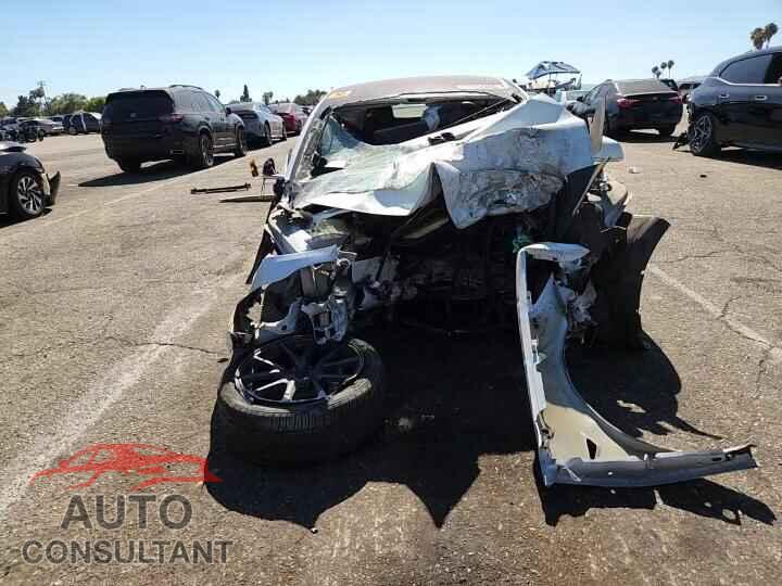 TESLA MODEL 3 2018 - 5YJ3E1EB2JF120657
